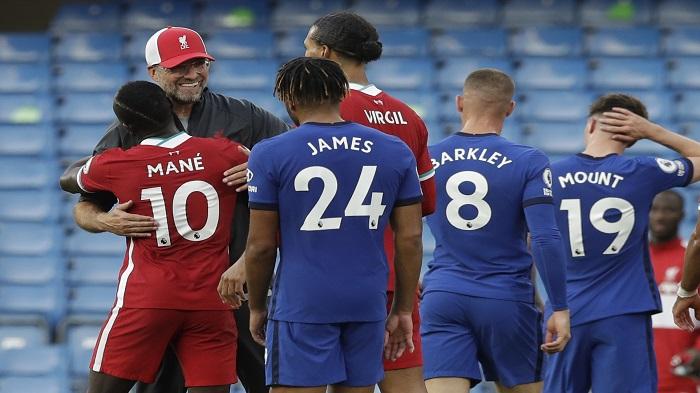 manajer-liverpool-jerman-jurgen-klopp-kiri-merangkul-striker-liverpool-senegal-sadio-mane.jpg