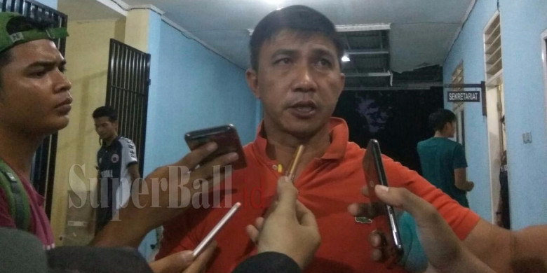 manajer-persija-jakarta-ardhi-tjahjoko_20180718_203823.jpg