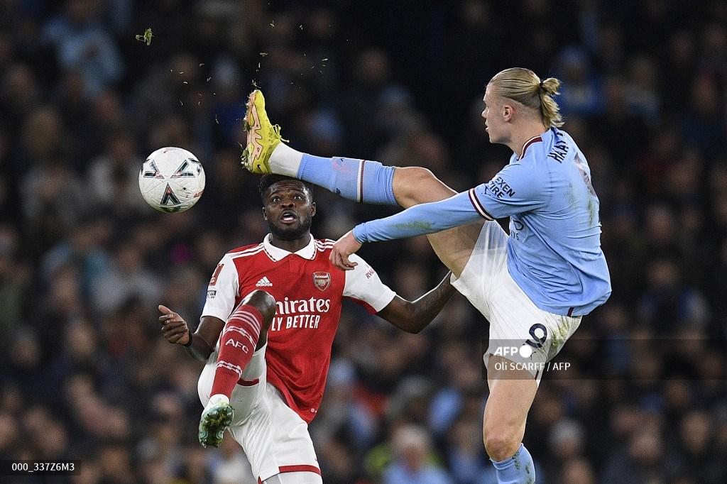 manchester-city-erling-haaland-kanan-menantang.jpg