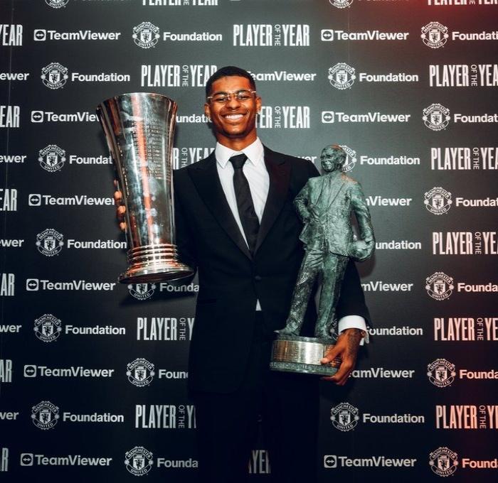 manchester-united-beri-marcus-rashford-penghargaan-player-of-the-year.jpg