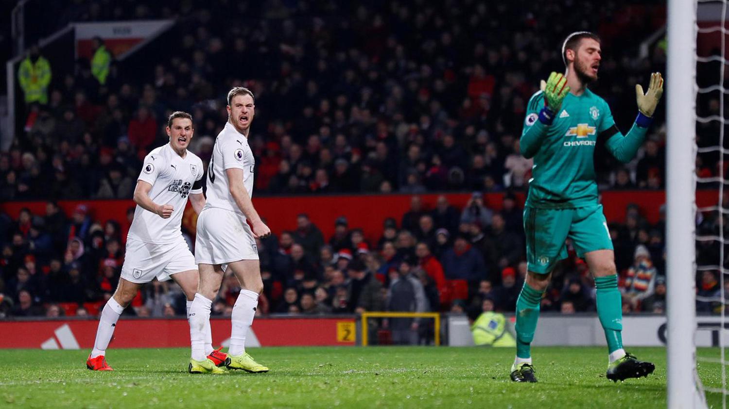 manchester-united-vs-burnley-ashley-barnes.jpg