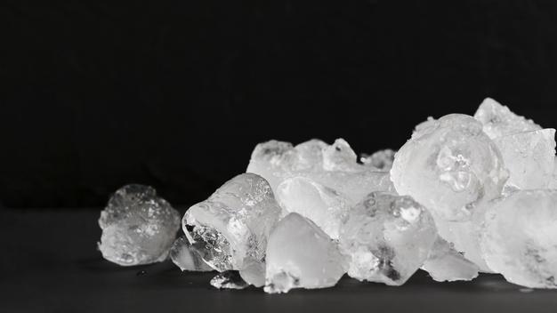 manfaat-dari-memijat-wajah-dengan-es-batu.jpg