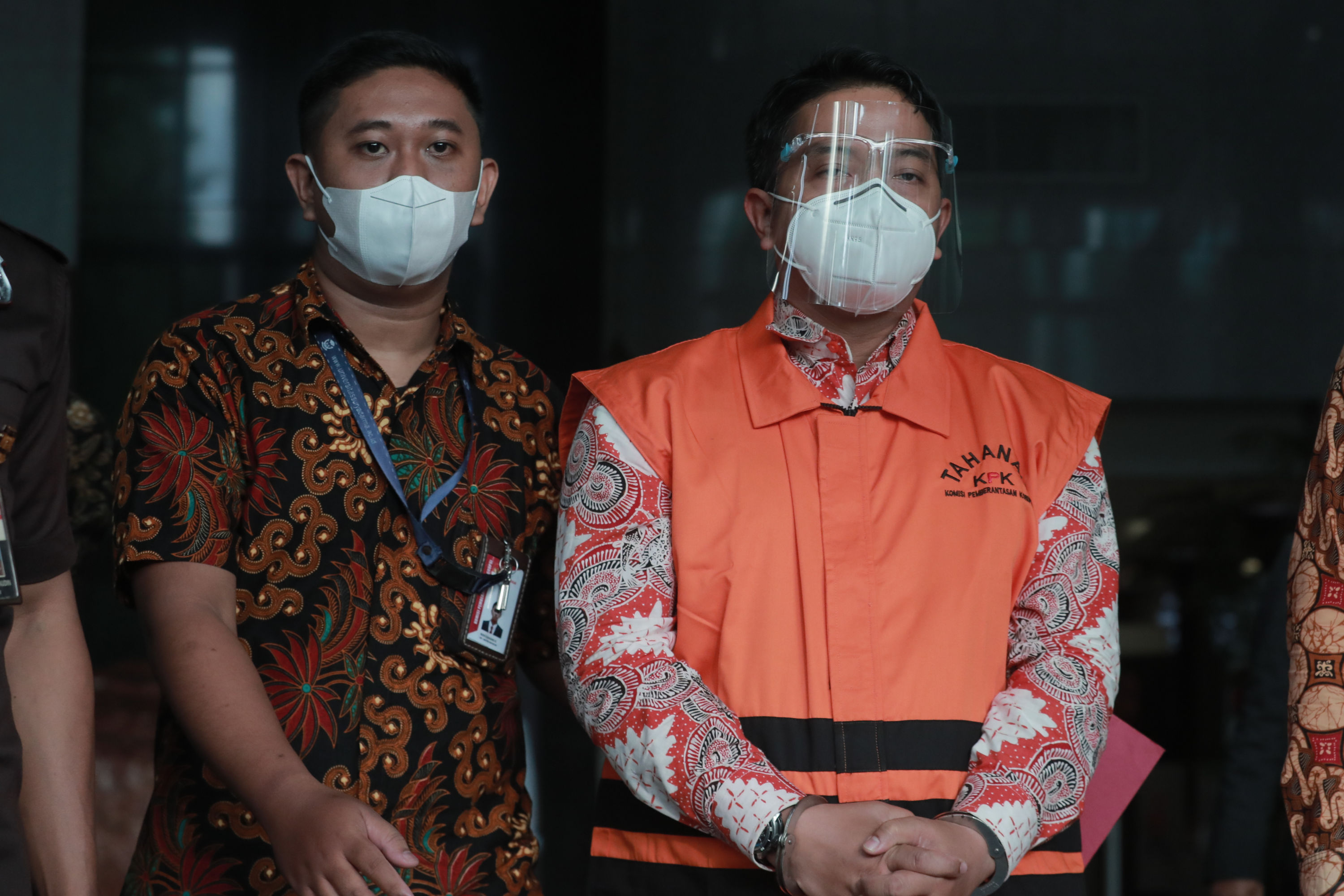 mantan-dirjen-kemendagri-ditahan-kpk_20220202_175530.jpg