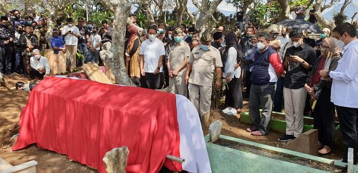 mantan-juru-bicara-satgas-penanganan-covid-19-dr-achmad-yurianto-dimakamkan.jpg