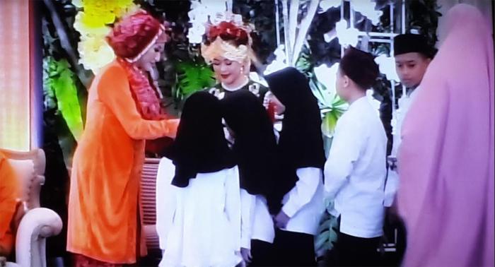 Sambut Kelahiran Anak Kedua, Ruben Onsu dan Sarwendah Jalani Upacara Menuak