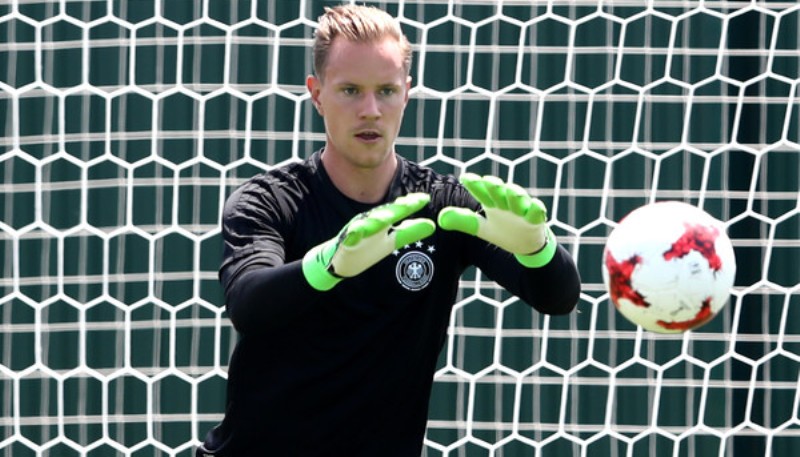 marc-andre-ter-stegen-nangkepbola_20170630_015748.jpg