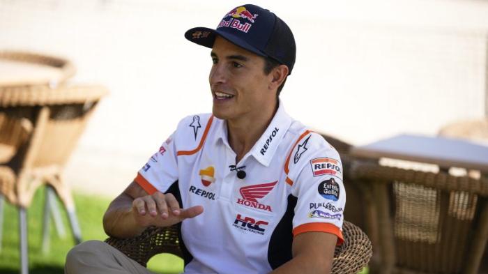 marc-marquez-sambangi-garasi-honda-di-motogp-austria-2022.jpg
