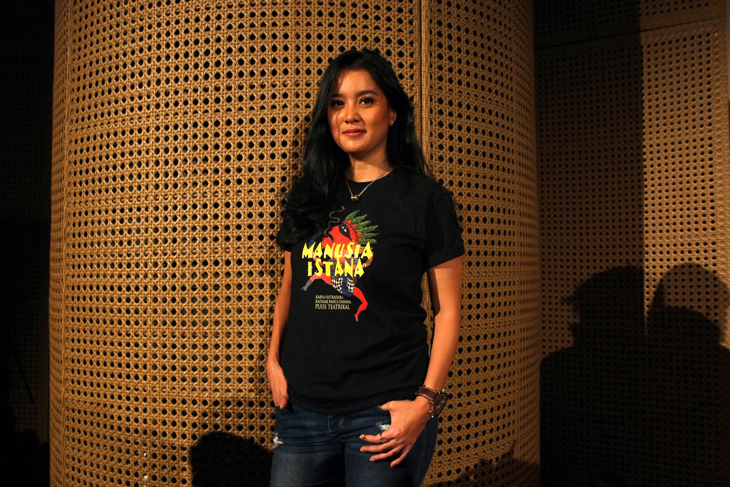 marcella-zalianty-bacakan-puisi-manusia-istana_20170118_202319.jpg