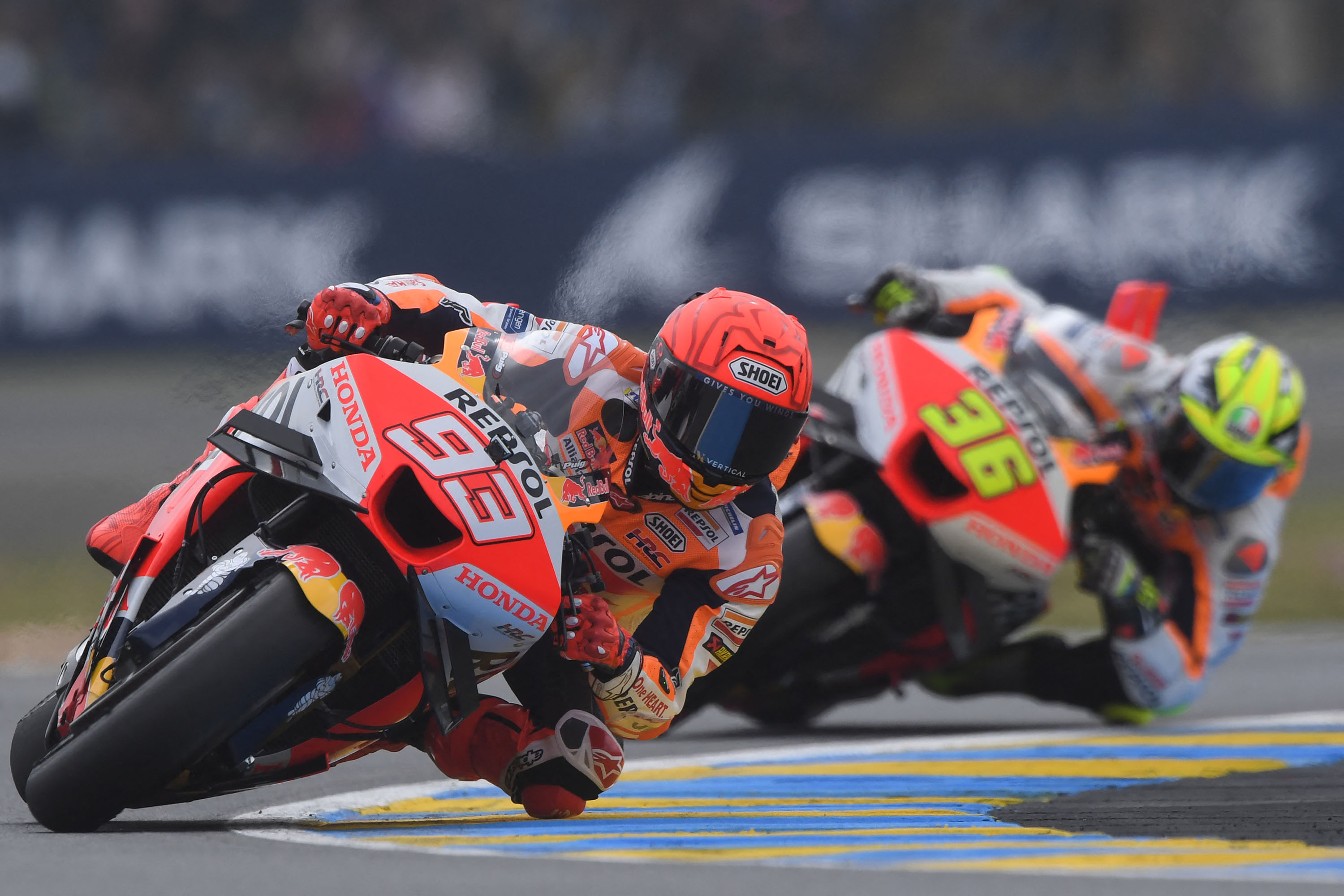marco-bezzecchi-juara-motogp-prancis_20230515_065637.jpg