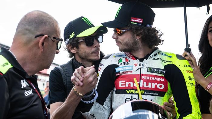 marco-bezzecchi-valentino-rossi-motogp-italia-2024.jpg