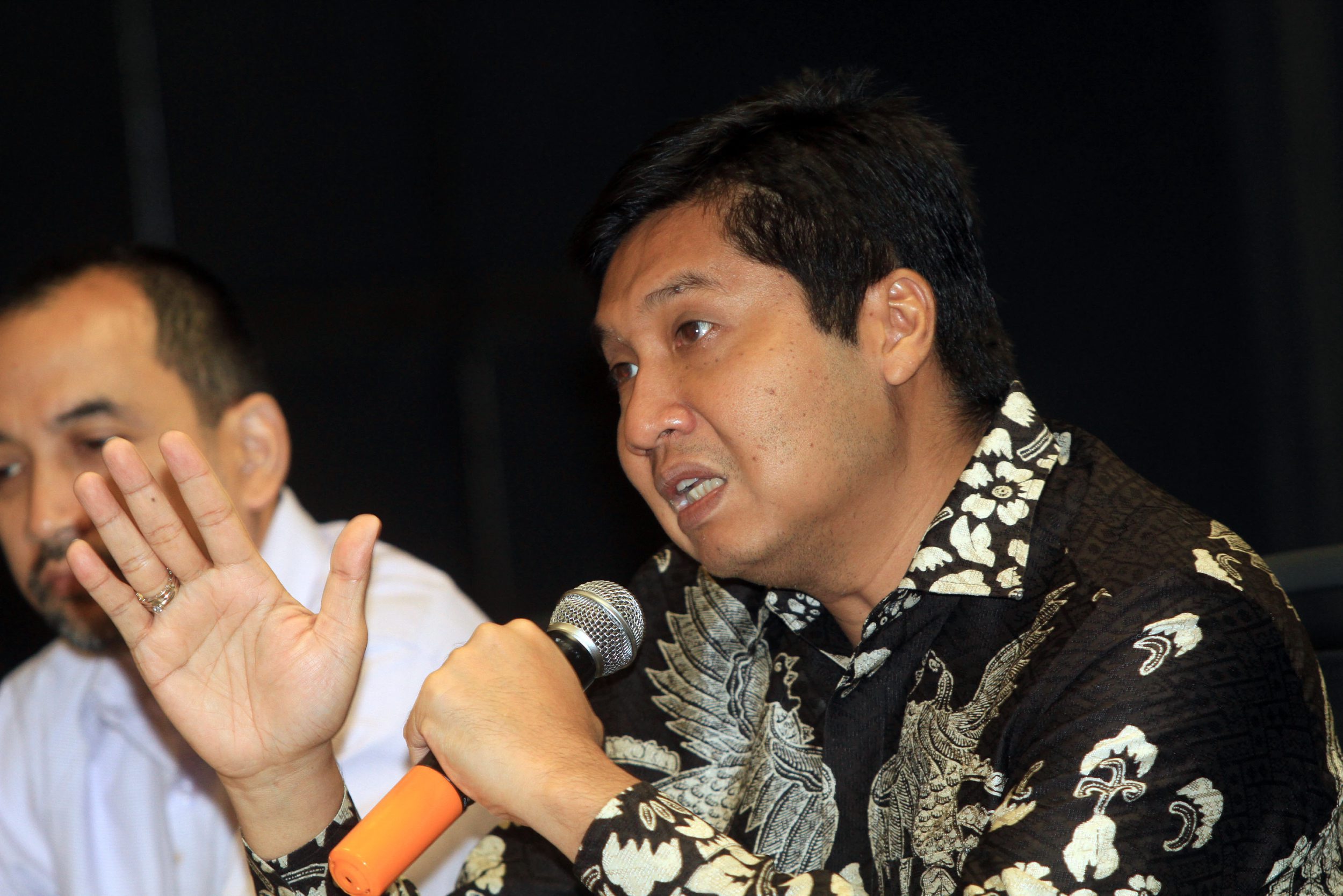 maruarar-sirait-akan-mengganti-kerusakan-gbk_20180221_120744.jpg