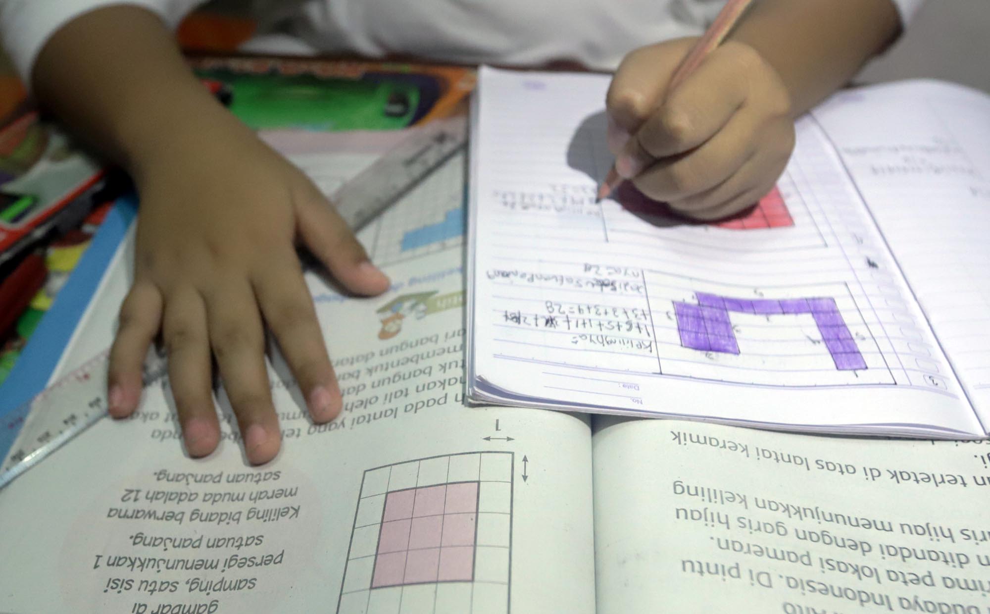 masa-siswa-belajar-di-rumah-diperpanjang_20200331_181540.jpg