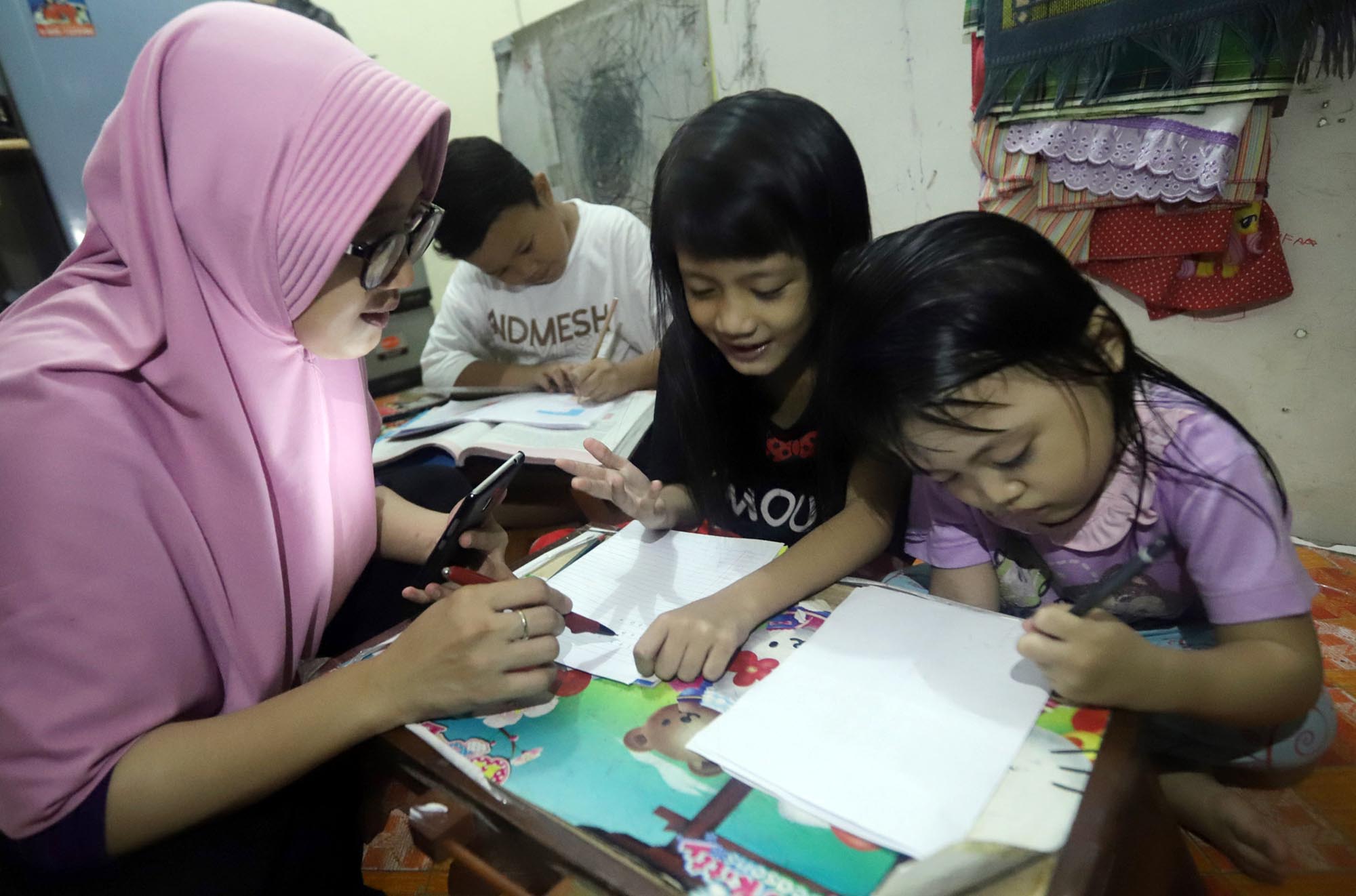 masa-siswa-belajar-di-rumah-diperpanjang_20200331_183058.jpg