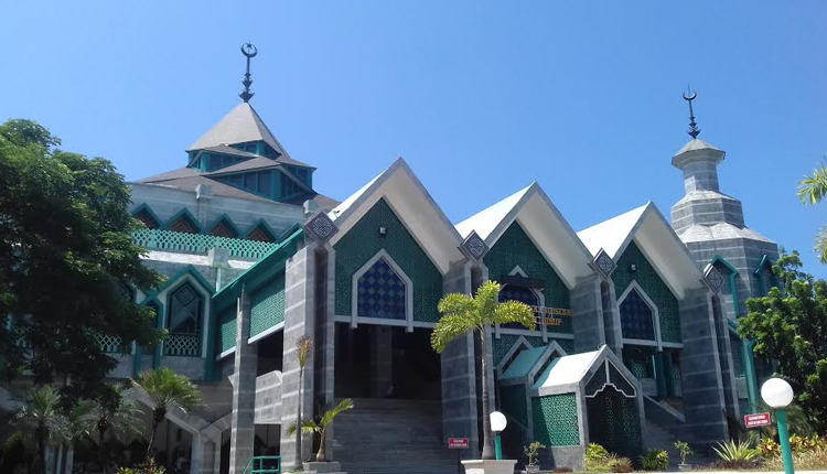 masjid-al-markaz-al-islami-makassar_20160118_151932.jpg