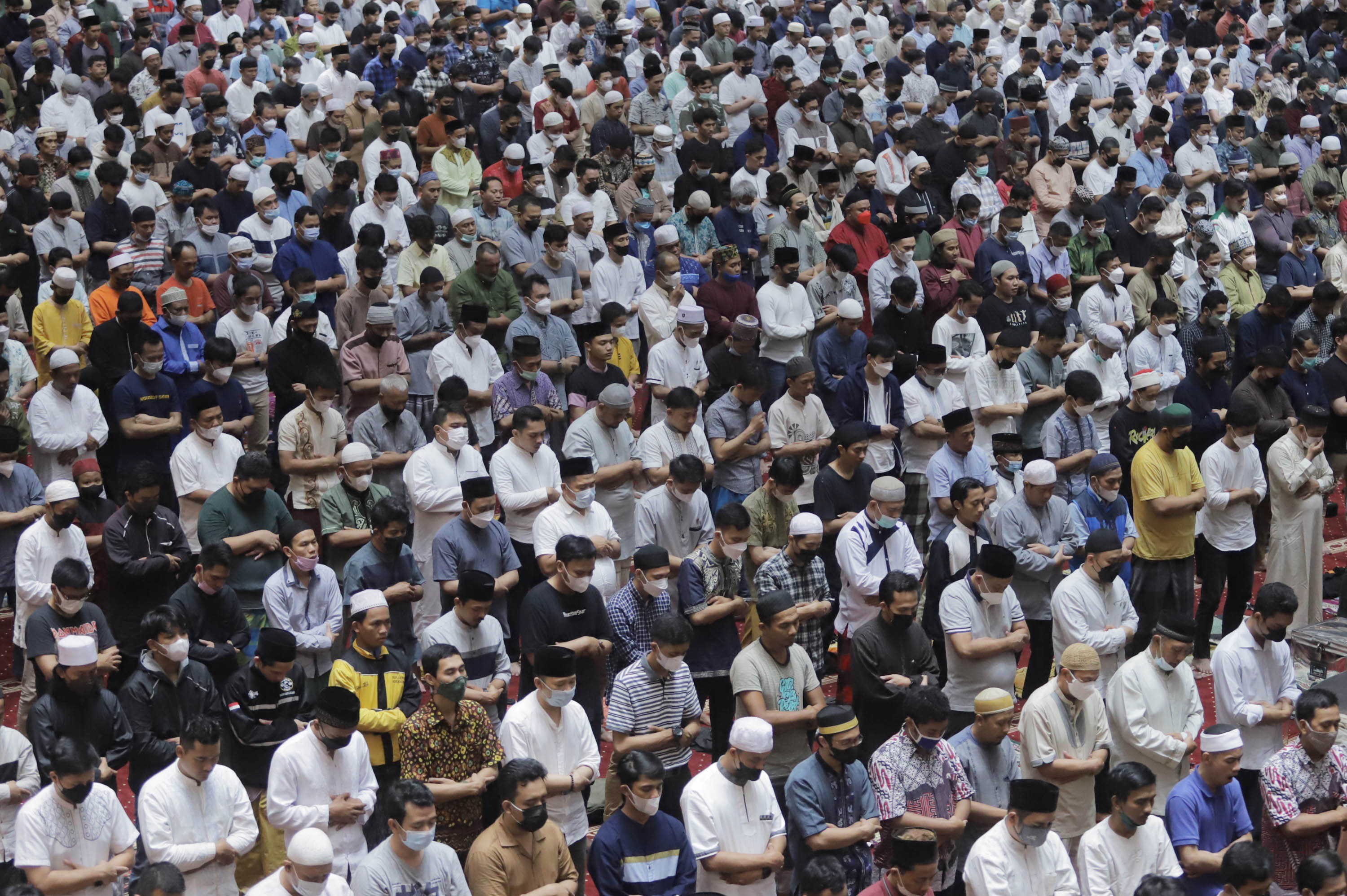 masjid-istiqlal-dipadati-jamaah-pada-salat-tarawih-pertama_20220402_223959.jpg