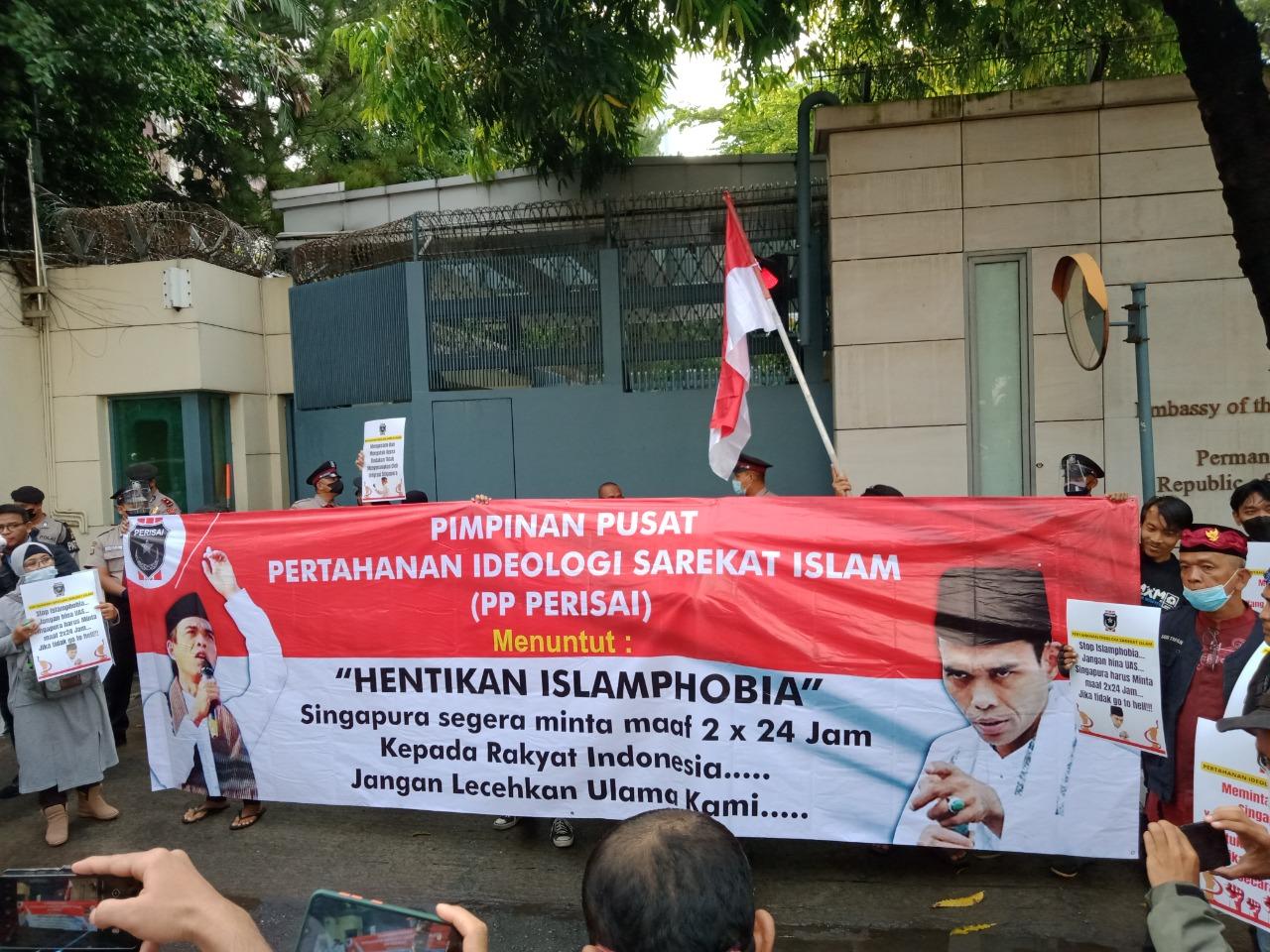 mass-aksi-bela-uas-di-kedubes-singapura.jpg