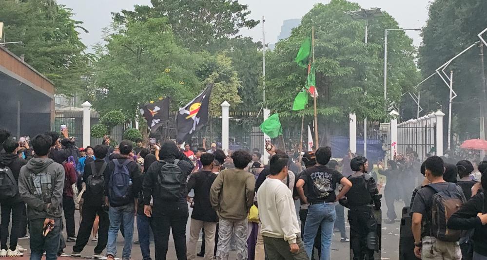 massa-demo-pelajar-membubarkan-diri-1.jpg