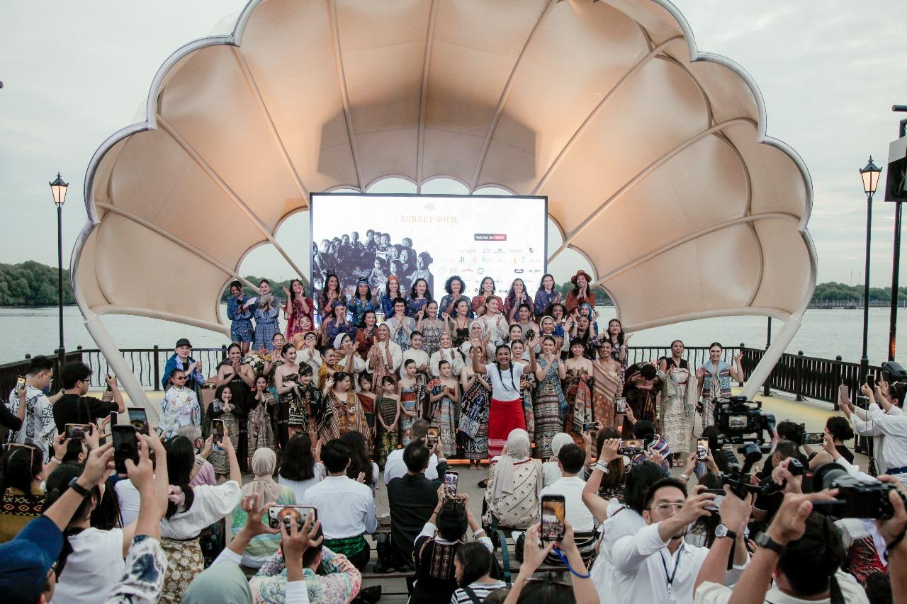 'Aku, Wastra dan Kisah': Pagelaran Seni dari Matahari dari TIMUR