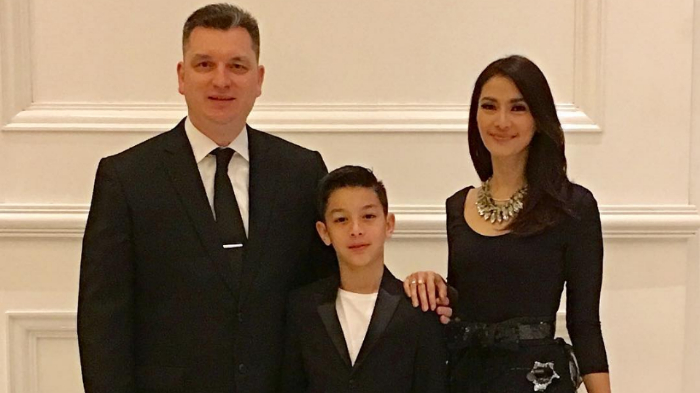 maudy-koesnaedi-dan-keluarga_20180925_193710.jpg