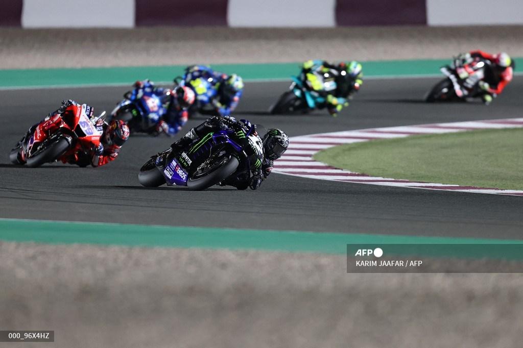 maverick-vinales-tengah-berkendara-selama-motogp-qata.jpg