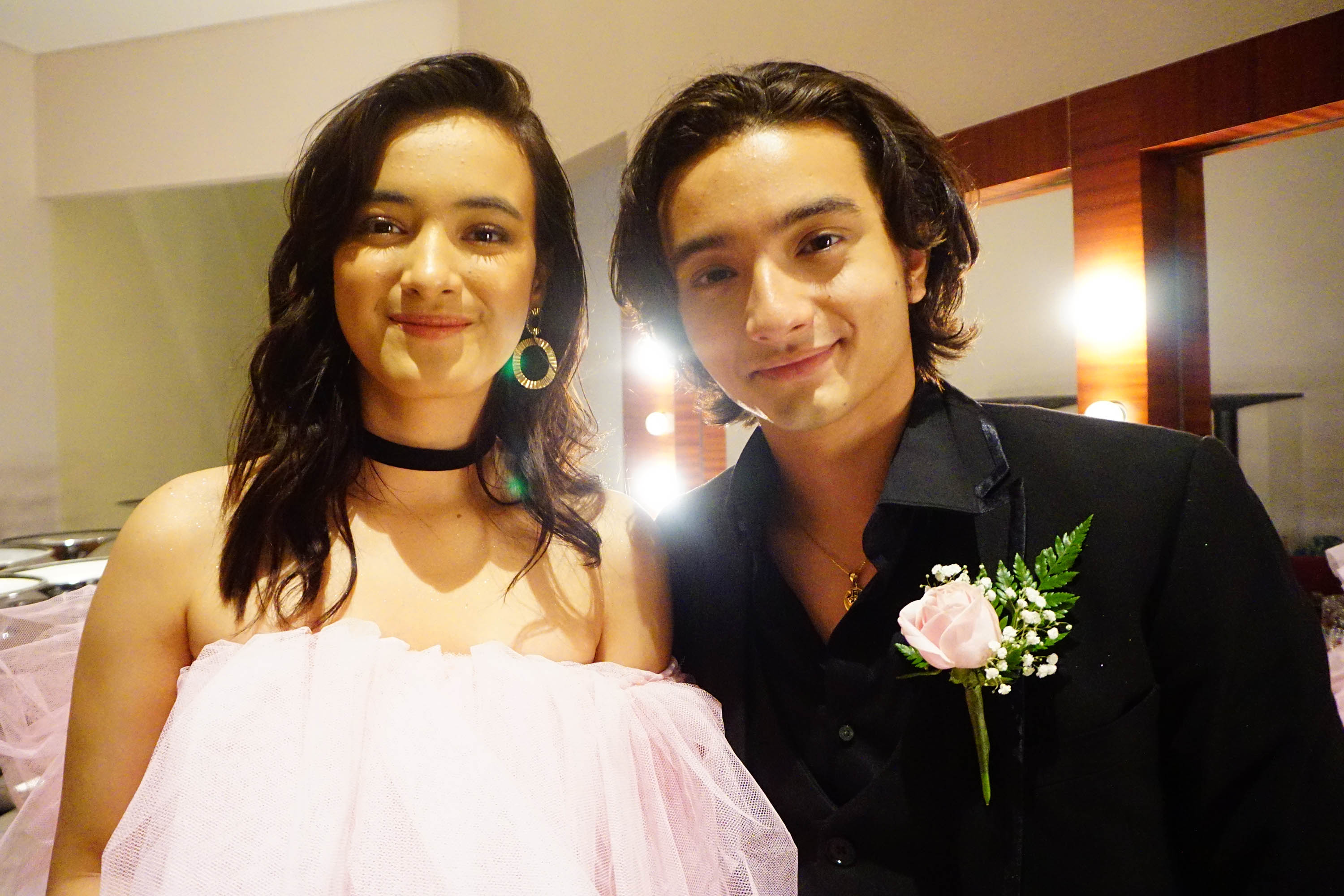 mawar-eva-de-jongh-dan-bryan-domani-di-gala-premiere-film-sin_20191004_221903.jpg