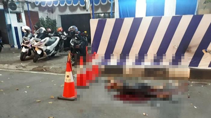 mayat-bomber-tergeletak-di-depan-pos-pengamanan-pospam-tugu-kartasura.jpg