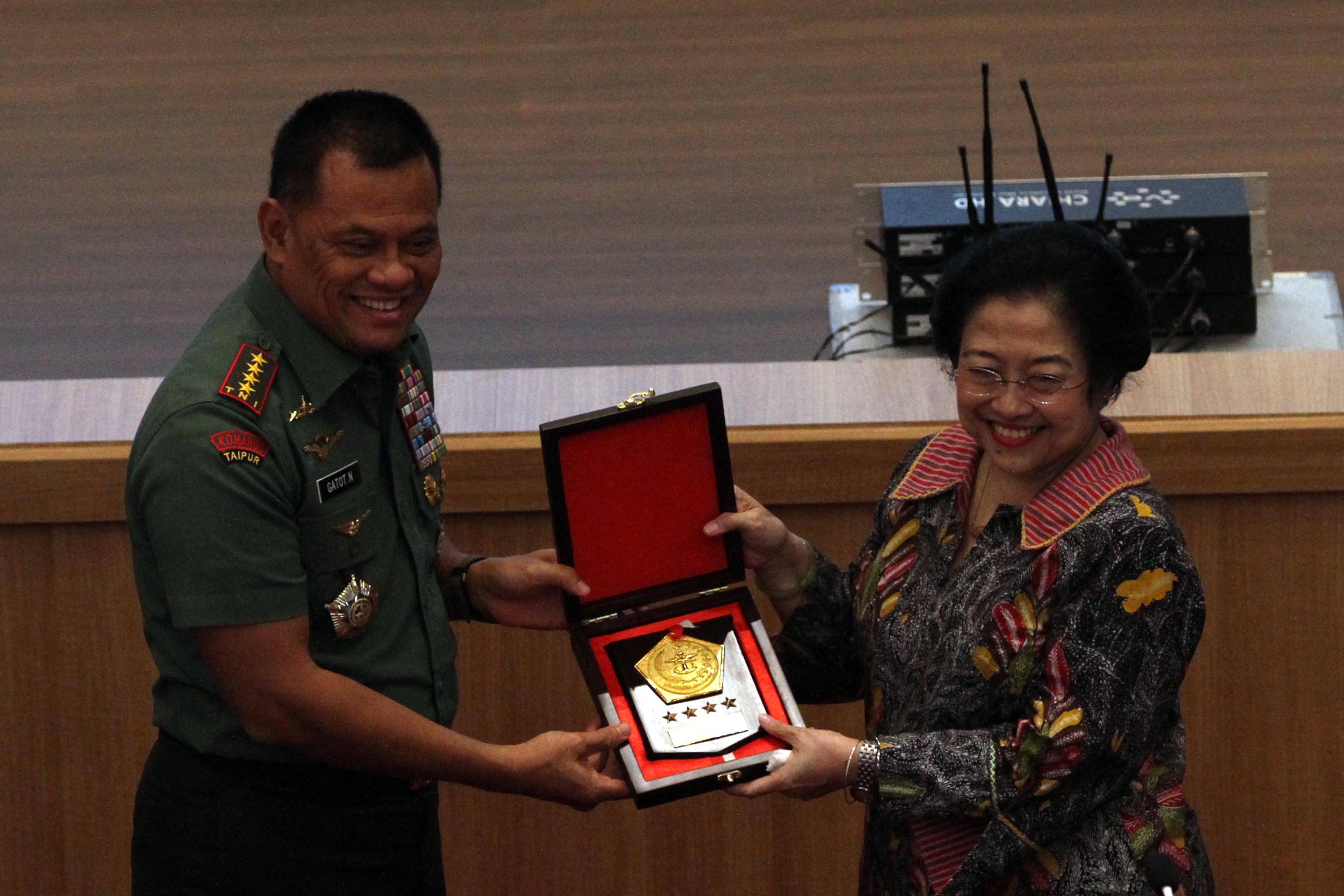 megawati-soekarnoputri-beri-pembekalan-bagi-calon-perwira_20170721_172745.jpg