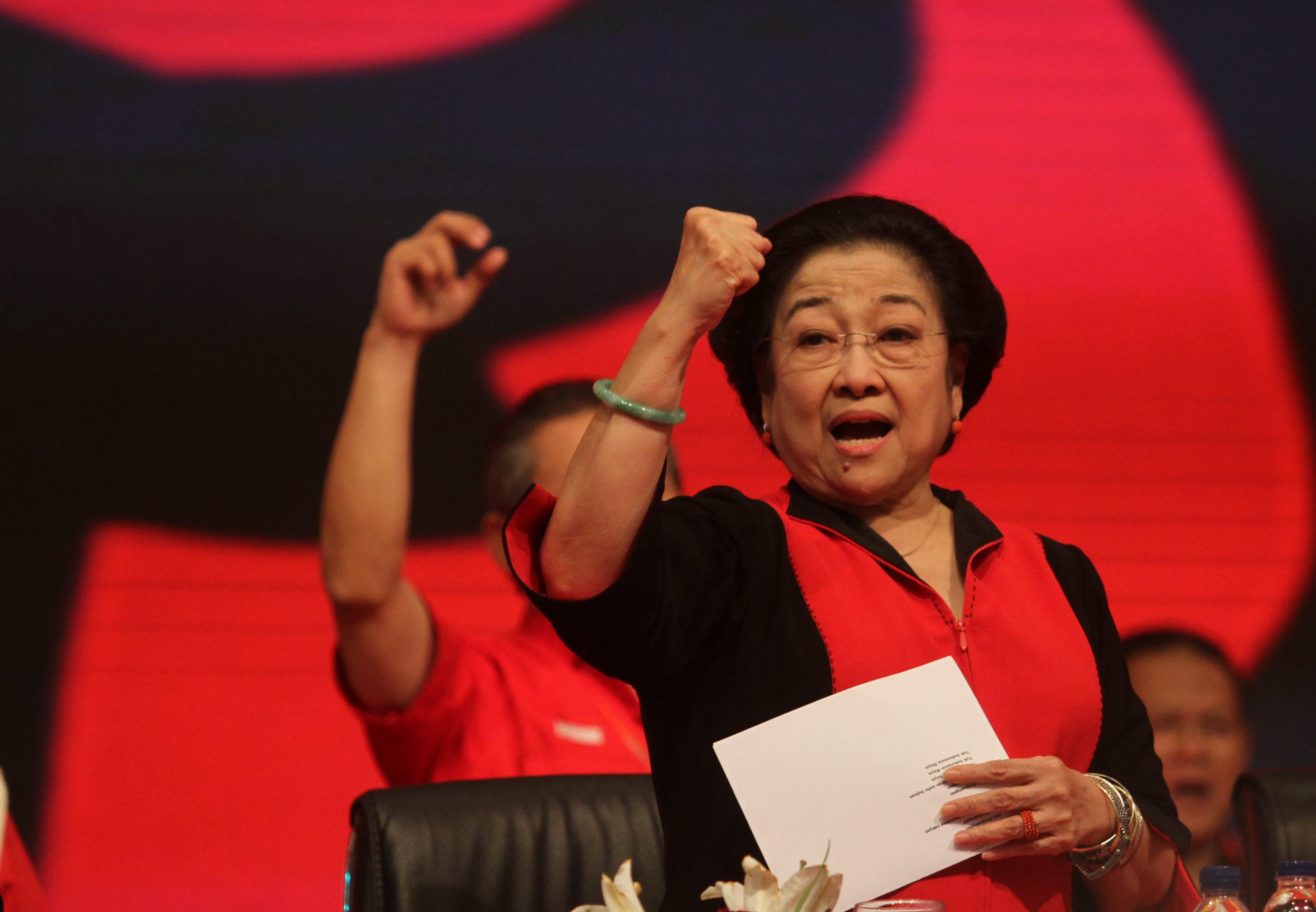 megawati-soekarnoputri-tutup-rakernas-pdi-perjuangan_20160115_141218.jpg