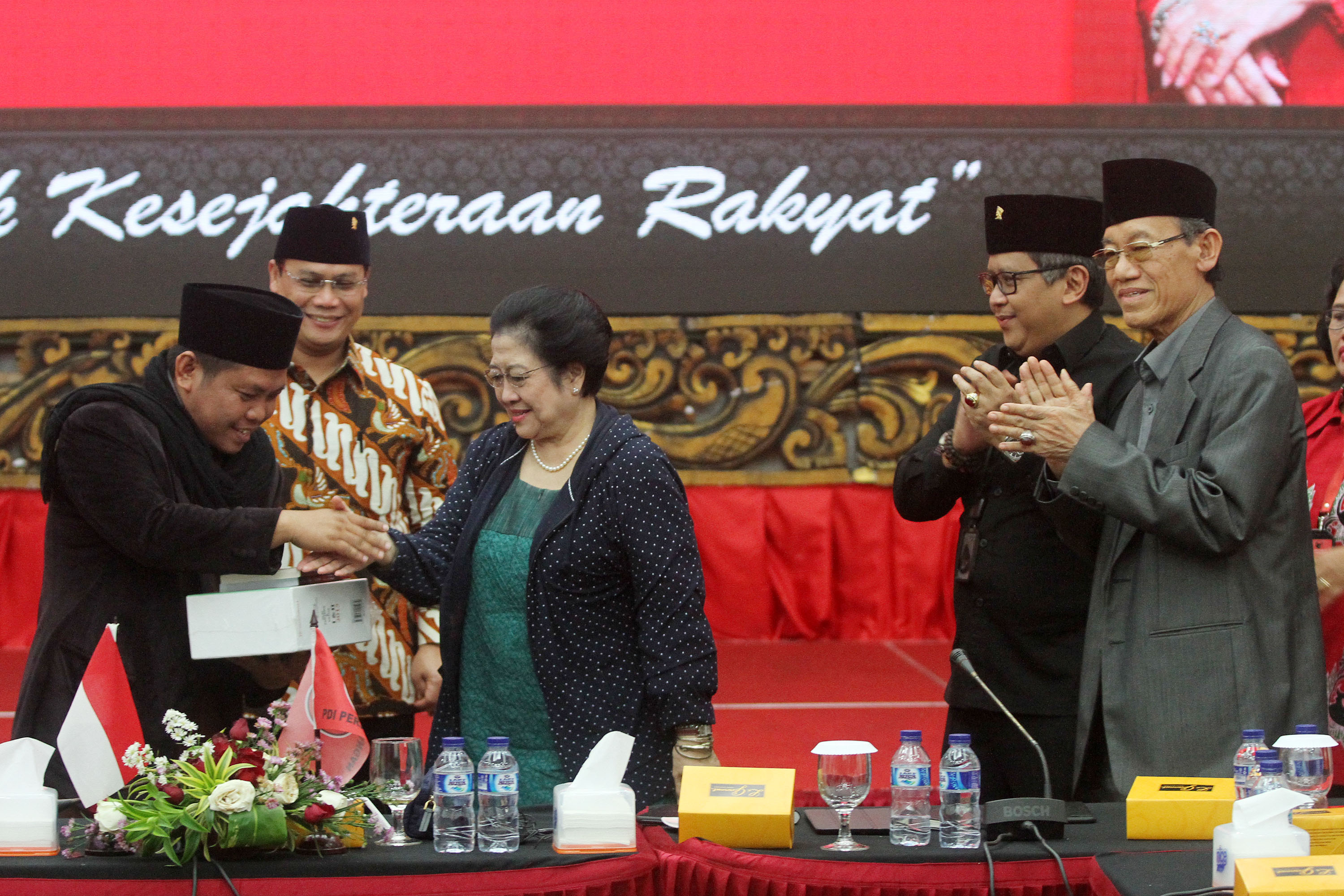 megawati-terima-kunjungan-ikhwanul-muballighin_20180426_210633.jpg