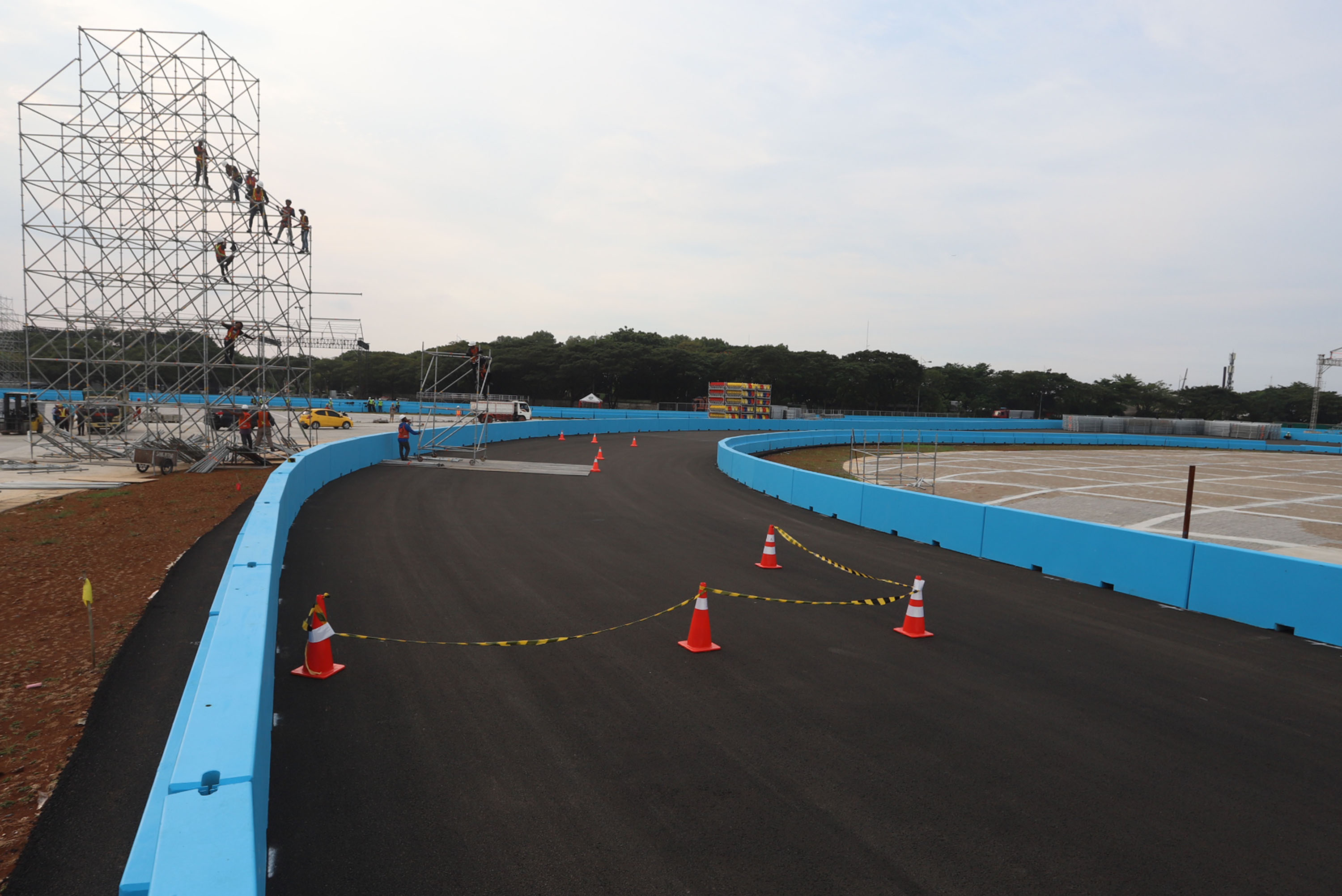 melihat-progres-pembangunan-sirkuit-formula-e_20220517_185102.jpg