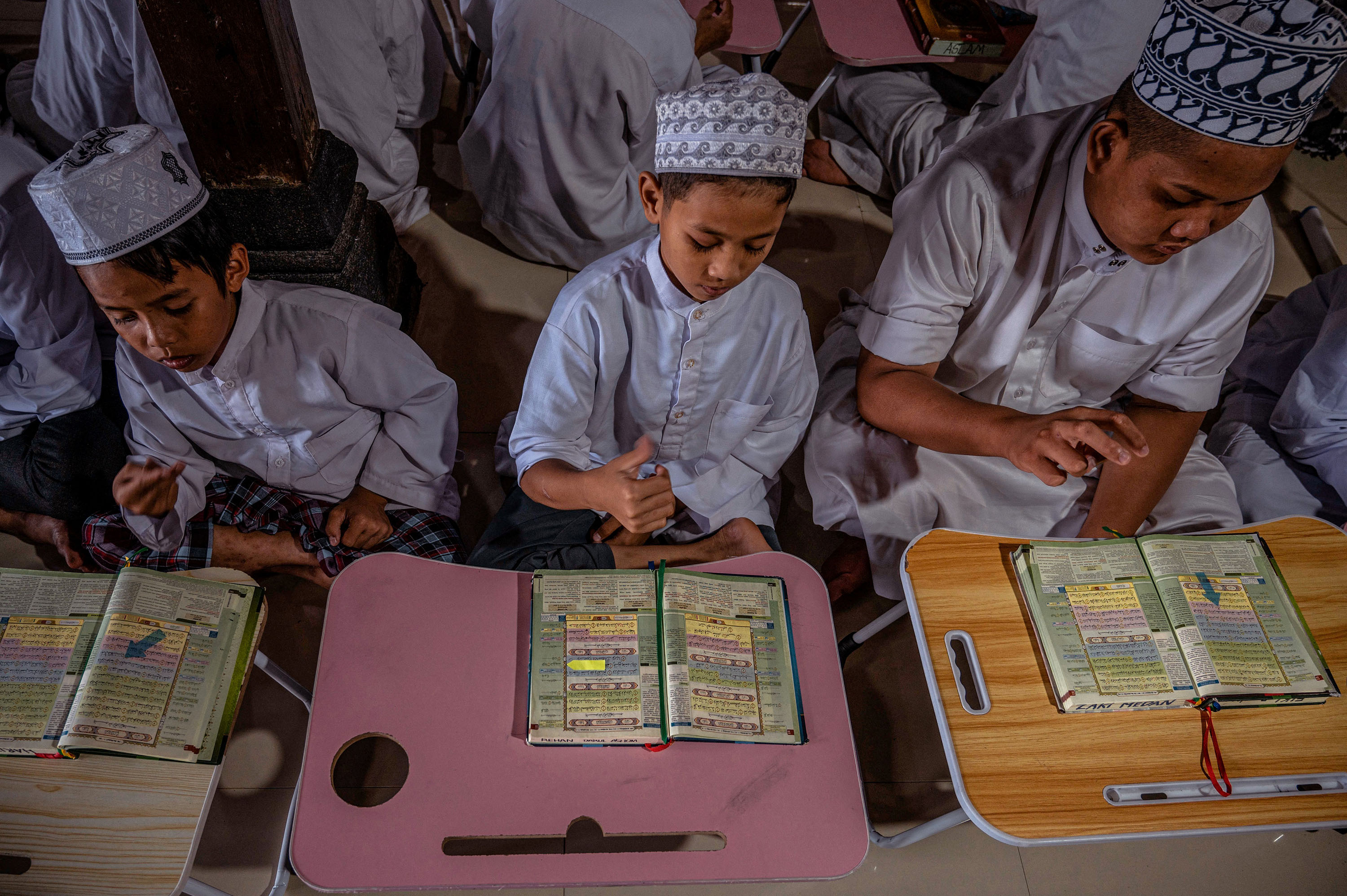 melihat-semangat-santri-tunarungu-menghafal-al-quran_20220706_103611.jpg