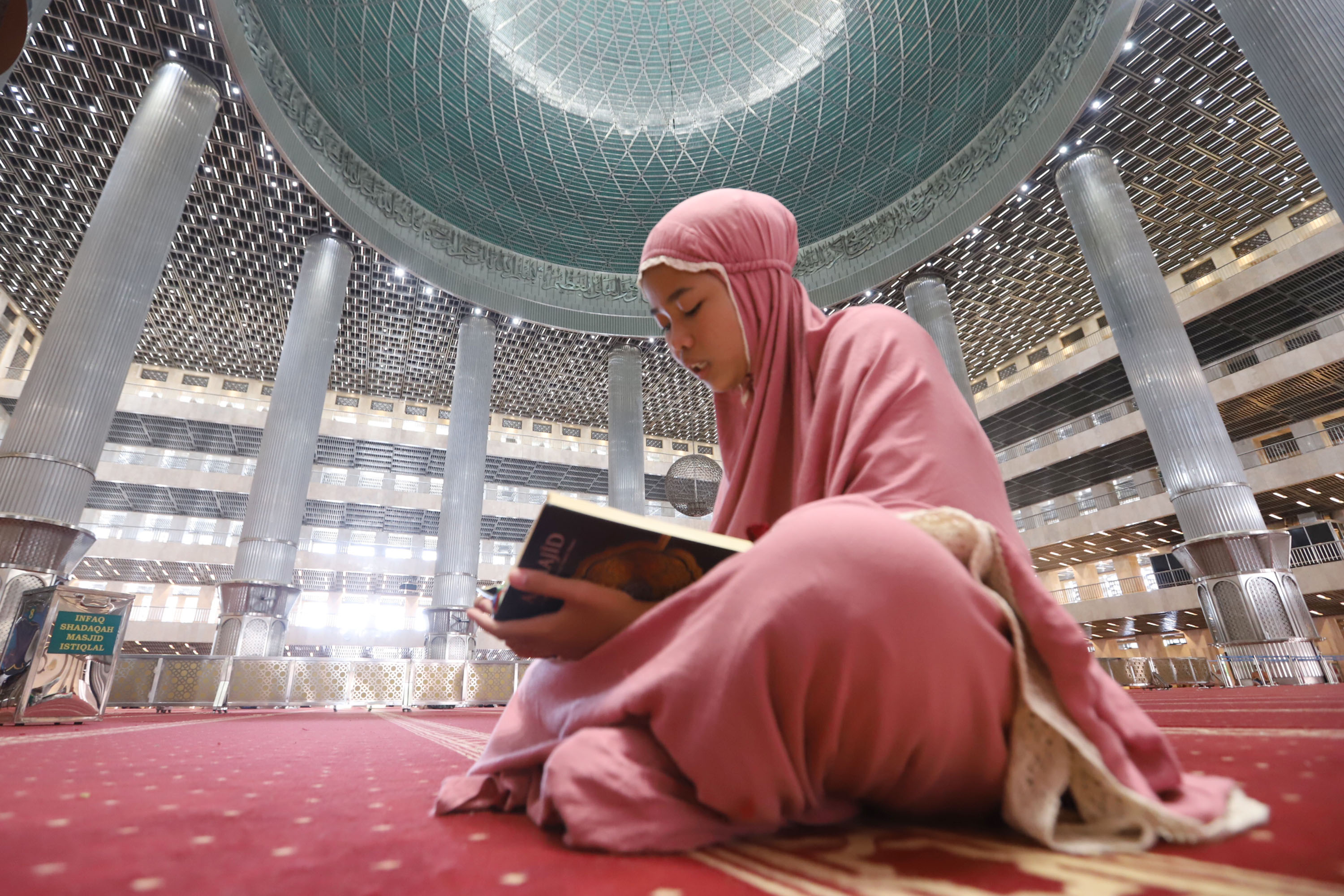 membaca-al-quran-di-bulan-ramadan_20220404_152512.jpg
