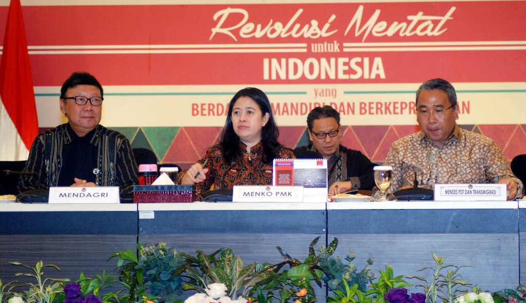memimpin-rapat-koordinasi-tingkat-menteri_20161019_155300.jpg