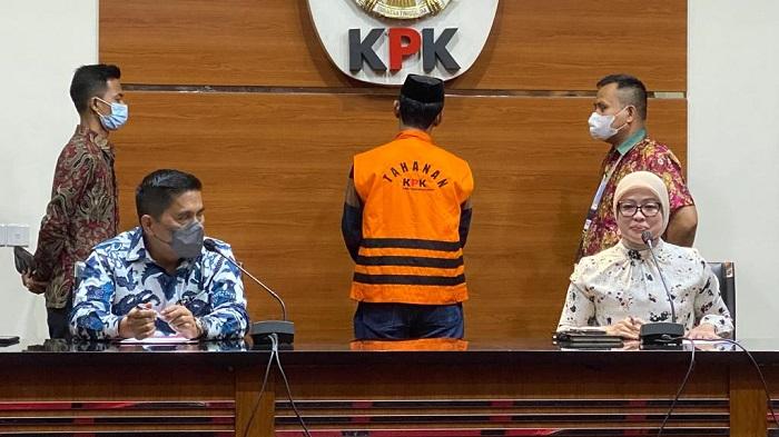 menahan-amri-ar-karyawan-alfamidi-kota-ambon.jpg