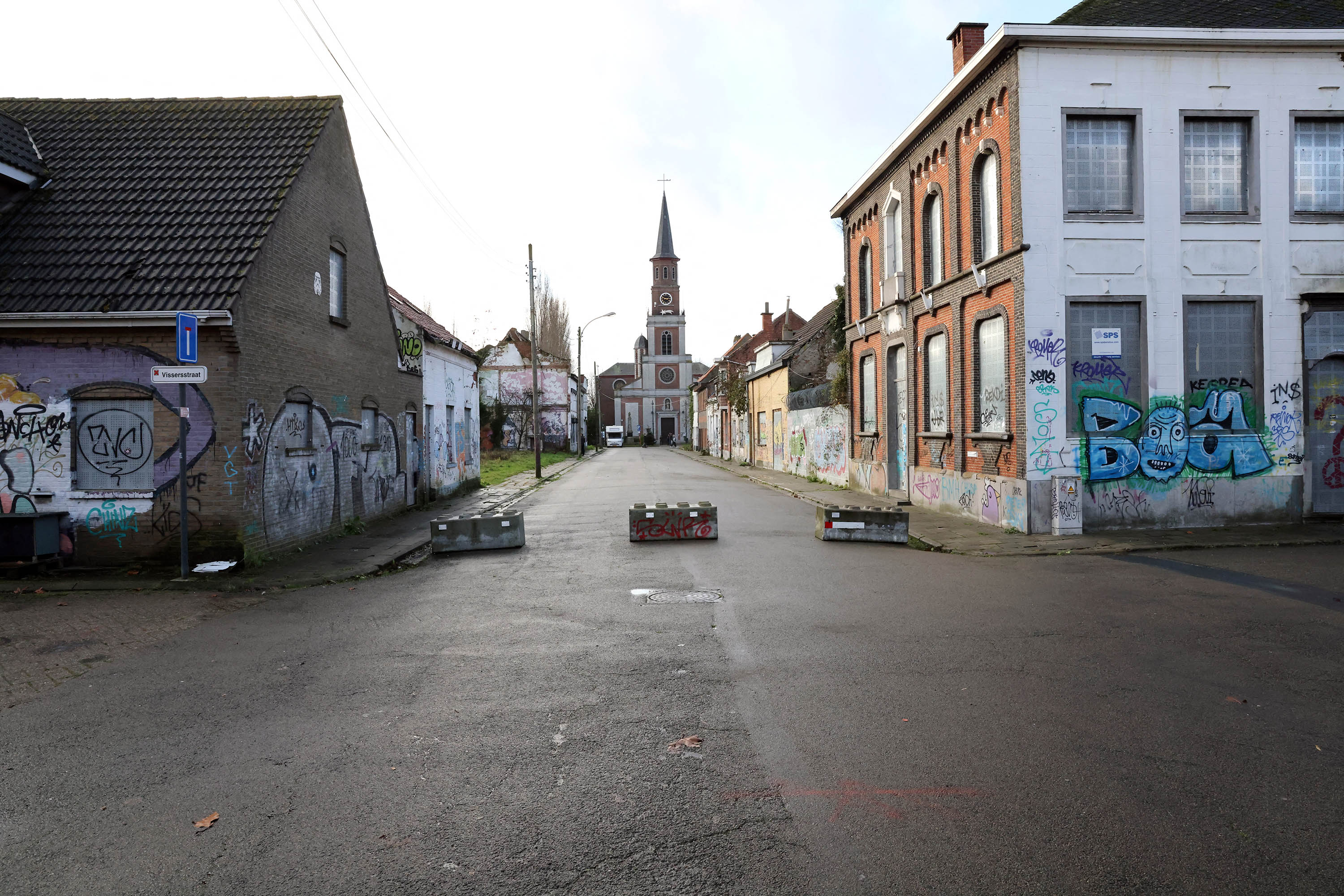 Berita Foto : Menelusuri Kota Hantu Doel Belgia