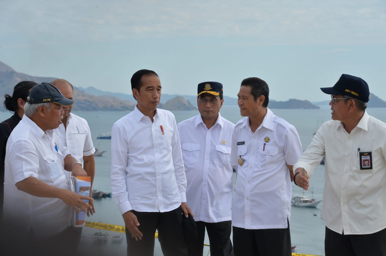 menhub-dampingi-presiden-jokowi-kunjungan-kerja_20190711_055933.jpg