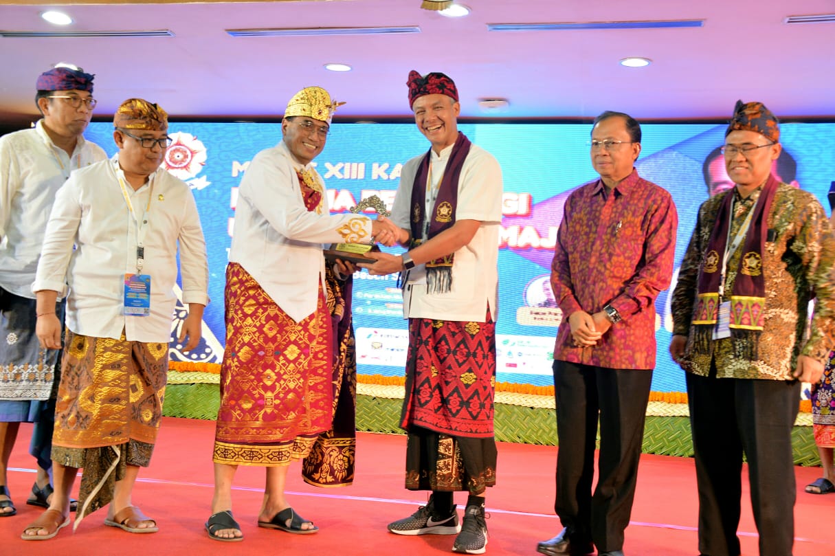menhub-hadiri-munas-kagama-ke-13-bali_20191117_090032.jpg