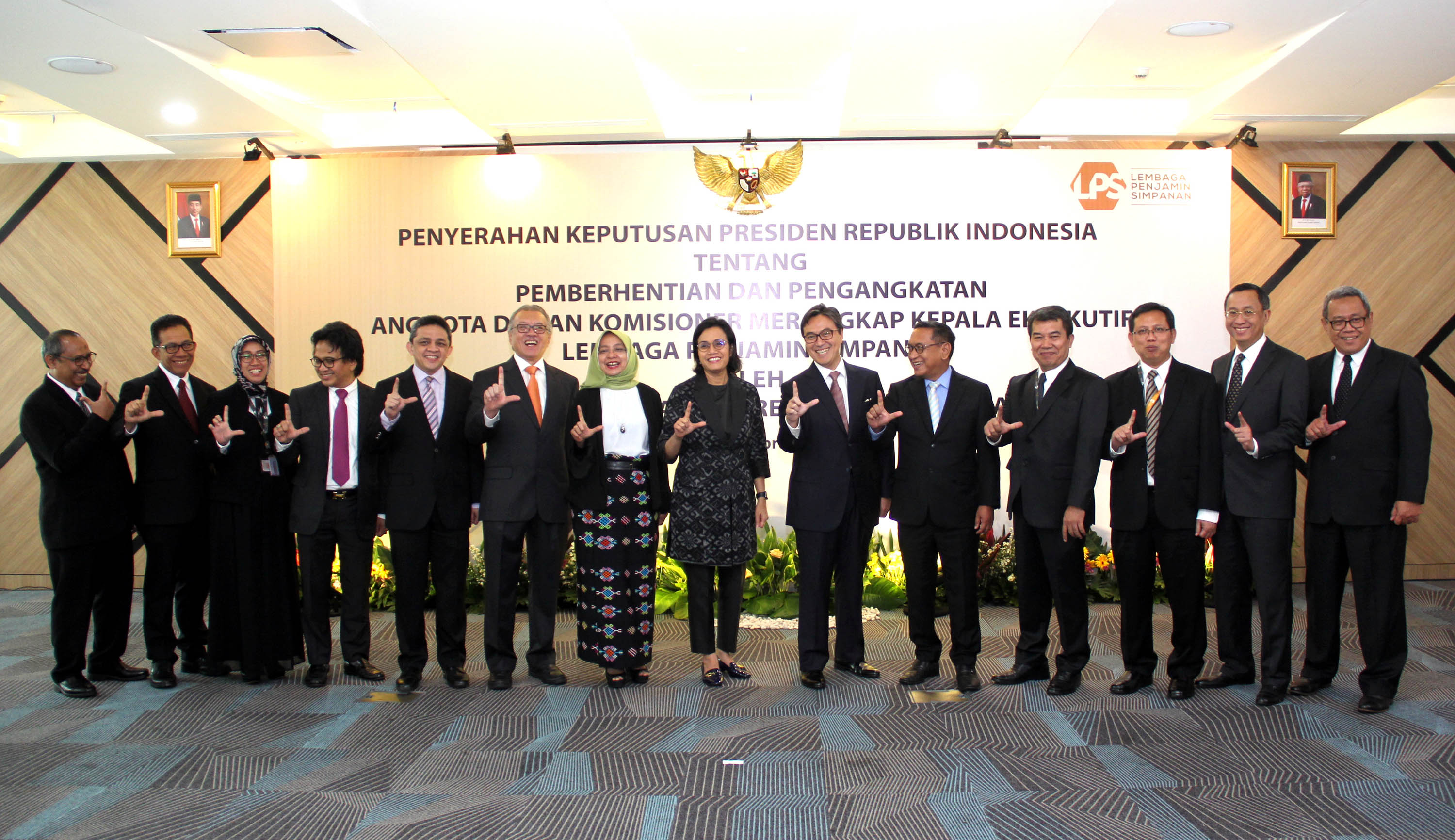menkeu-sri-mulyani-hadiri-pengangkatan-kepala-eksekutif-lps_20200221_041105.jpg