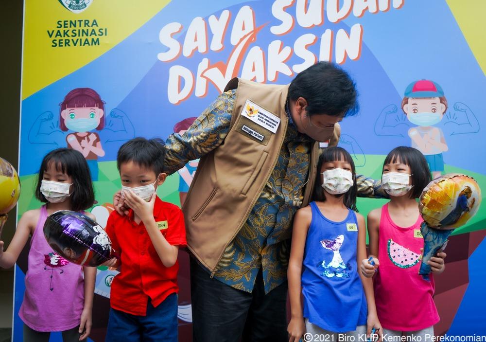 menko-airlangga-hartanto-meninjau-vaksinasi-anak.jpg