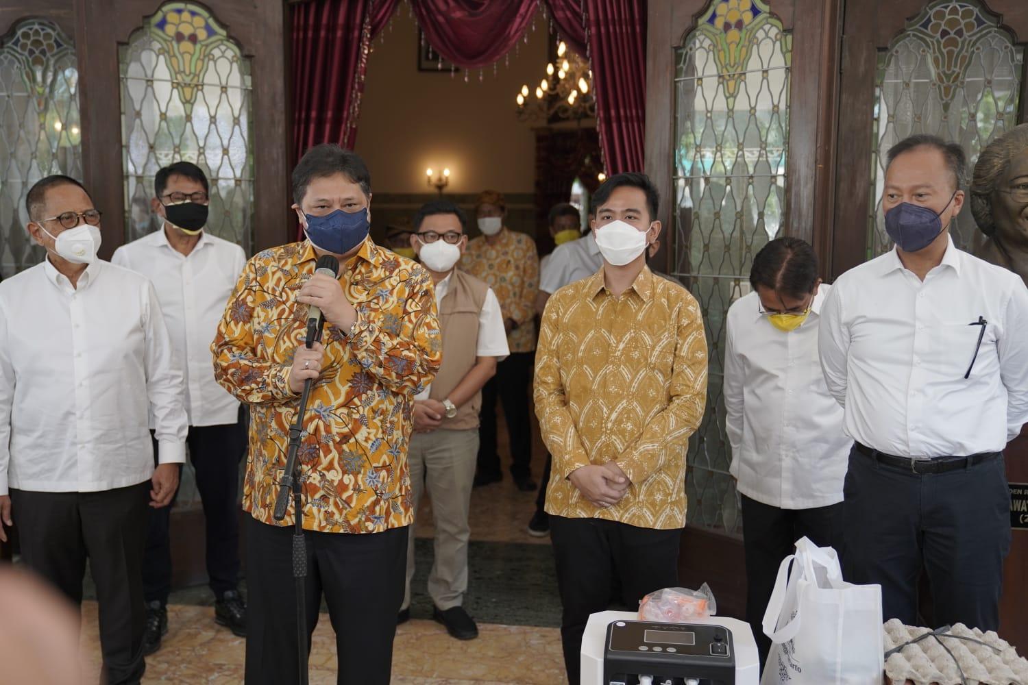 menko-perekonomian-airlangga-hartarto-bersama-wk.jpg