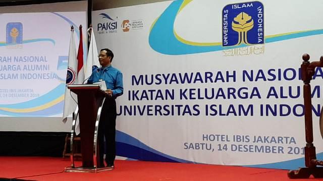 menko-polhukam-mahfud-md-memberikan-sambutan.jpg