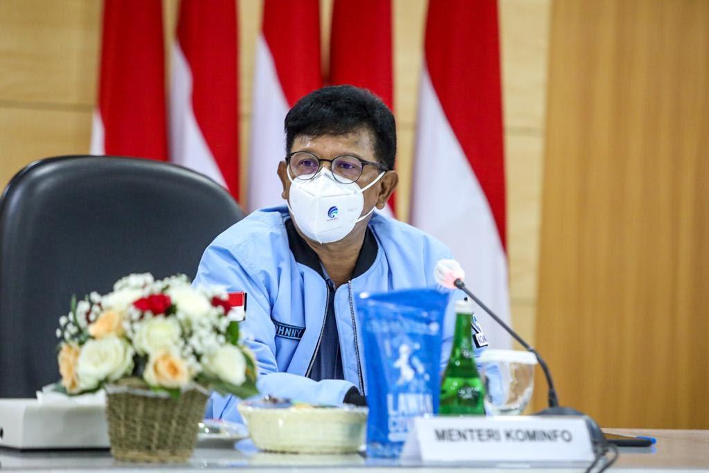menkominfo-johnny-g-plate-19.jpg