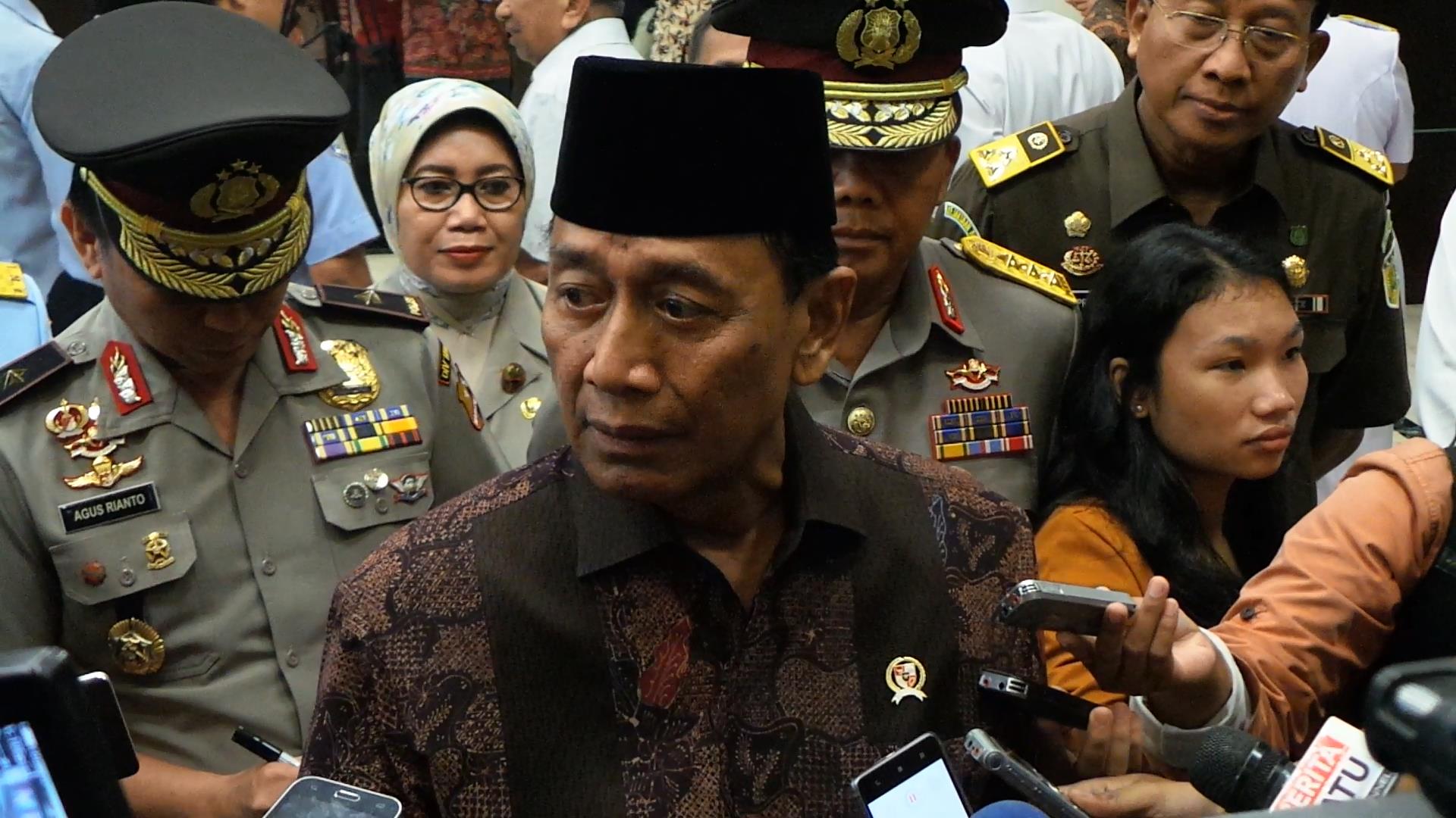 menkopolhukam-wiranto-kukuhkan-saber-pungli_20161101_155957.jpg
