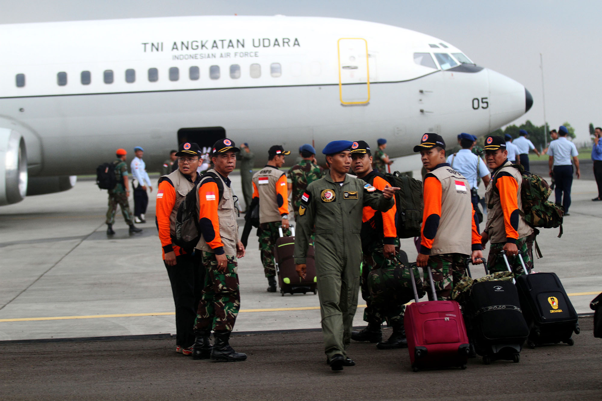 menlu-lepas-bantuan-indonesia-untuk-nepal_20150430_142543.jpg