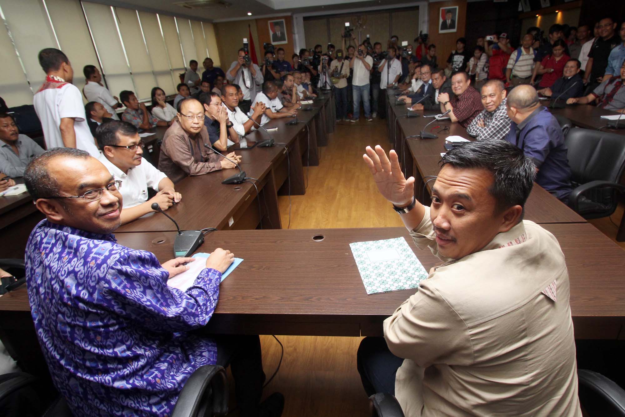 menpora-bertemu-perwakilan-klub-isl_20150427_211043.jpg