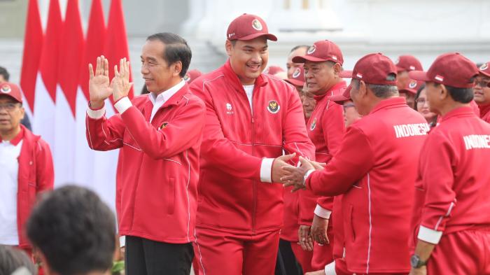 menpora-dito-ariotedjo-dan-presiden-jokowi-serahkan-bonus-kepada-alter-asean-para-games-2023.jpg