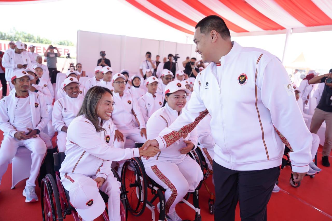 menpora-dito-ariotedjo-saat-mengukuhkan-dan-melepas-kontingen-indonesia-ke-paralimpiade-2024.jpg