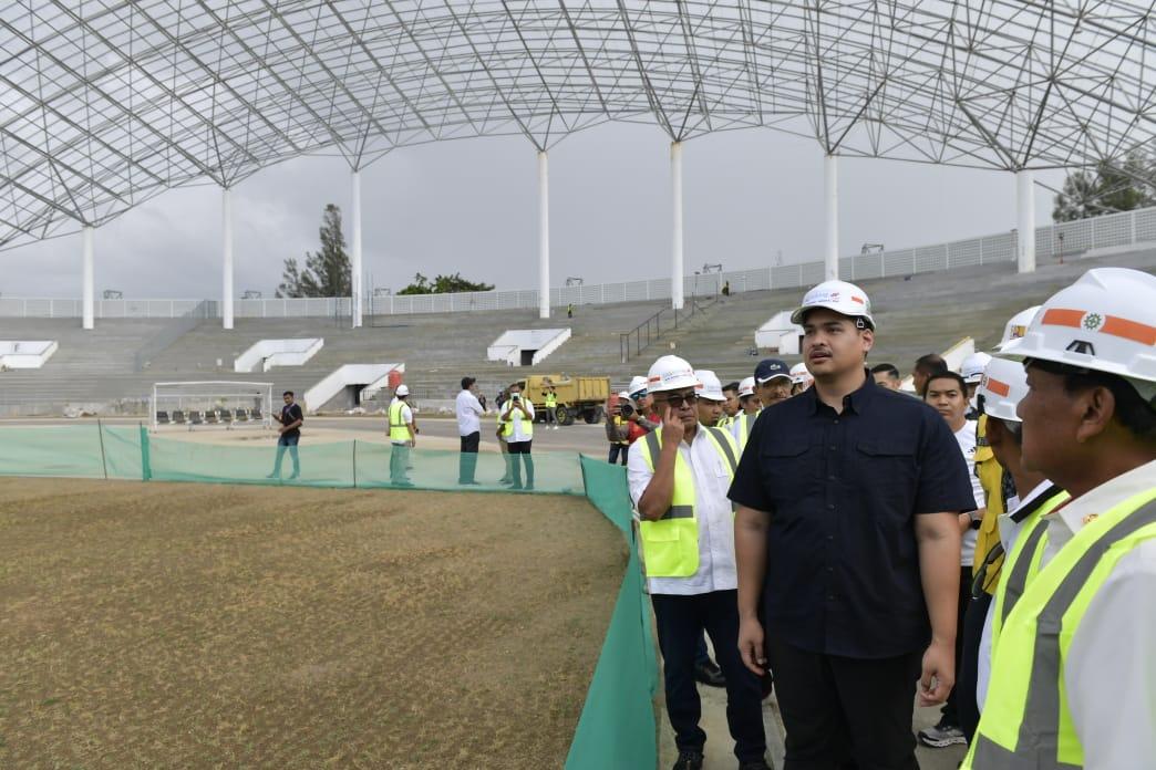 menpora-dito-ariotedjo-saat-meninjaukomplek-olahraga-stadion-harapan-bangsa.jpg