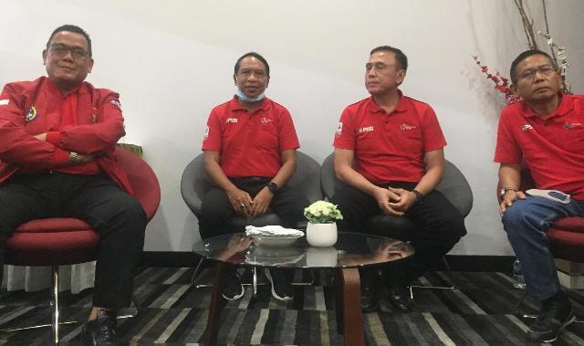 menpora-zainudin-amali-bersama-dengan-ketua-umum-pssi-mochamad-iriawan.jpg