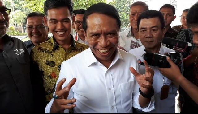 menpora-zainudin-amali-saat-tiba-di-kantor-kemenpora-3.jpg